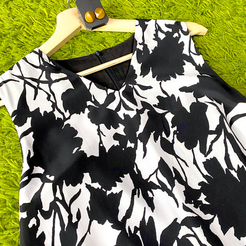 白黒の花柄で涼しいA ラインワンピース Cool A-line dress with black and white floral pattern