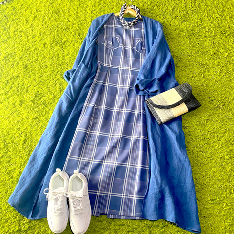 チェックのふくらはぎ下丈のワンピースと麻の羽織  Checked calf bottom length dress and linen haori