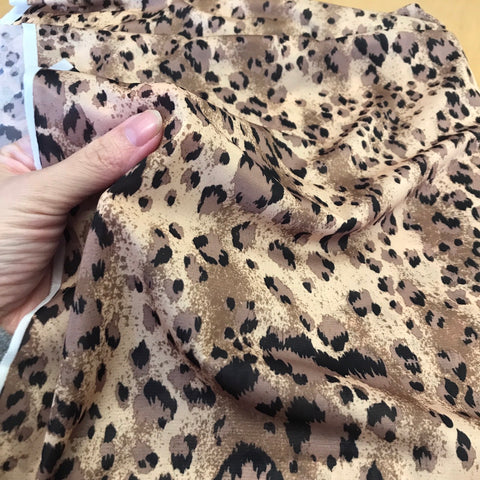 薄手のストレッチ豹柄　　Sheer stretch leopard print