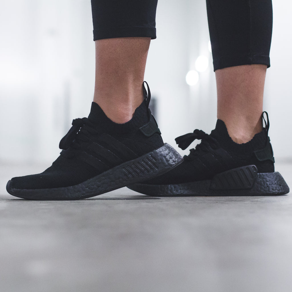 triple black nmd womens