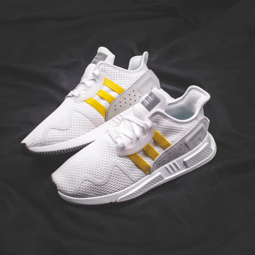 adidas with yellow stripes