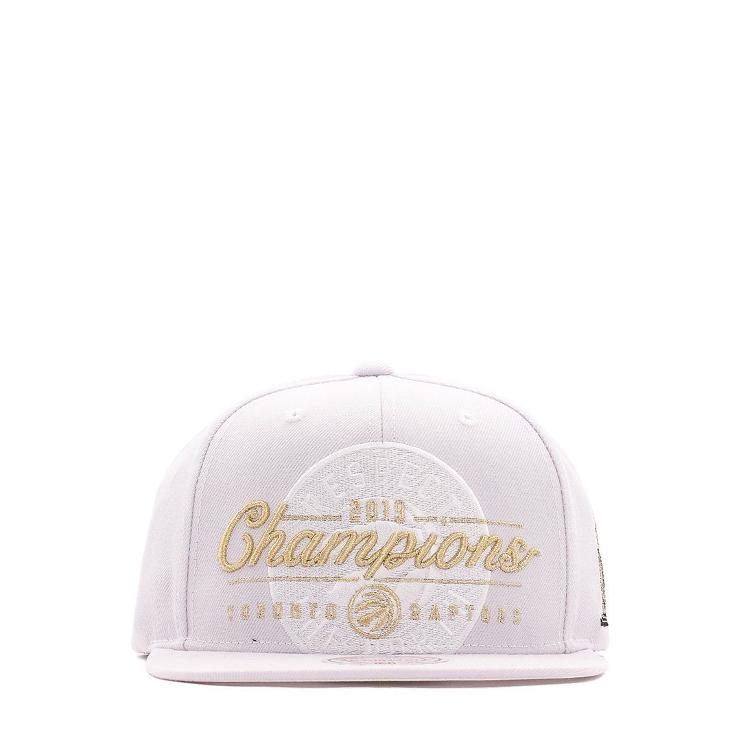 mitchell and ness snapback on head