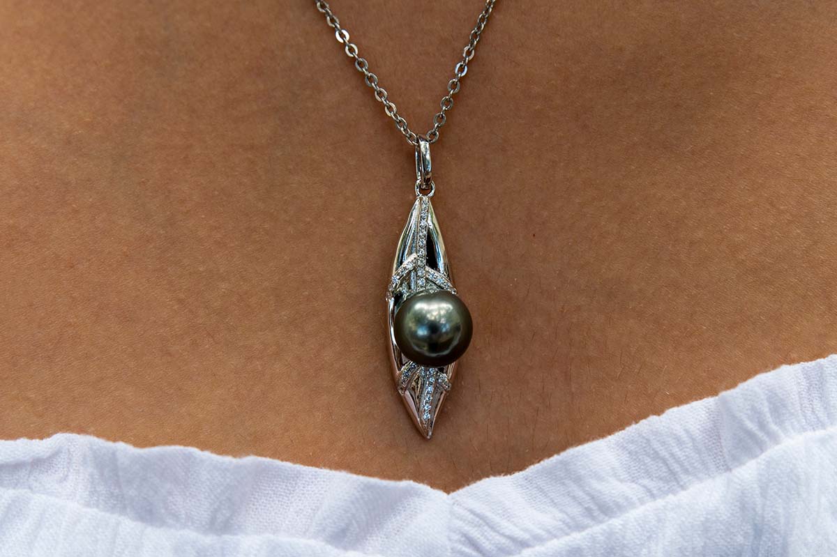 Tahitian Black Pearl Ti Leaf Pendant