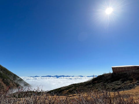トクの登山写真　山頂からの青空