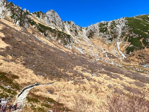 トクの登山写真　宝剣岳を登る