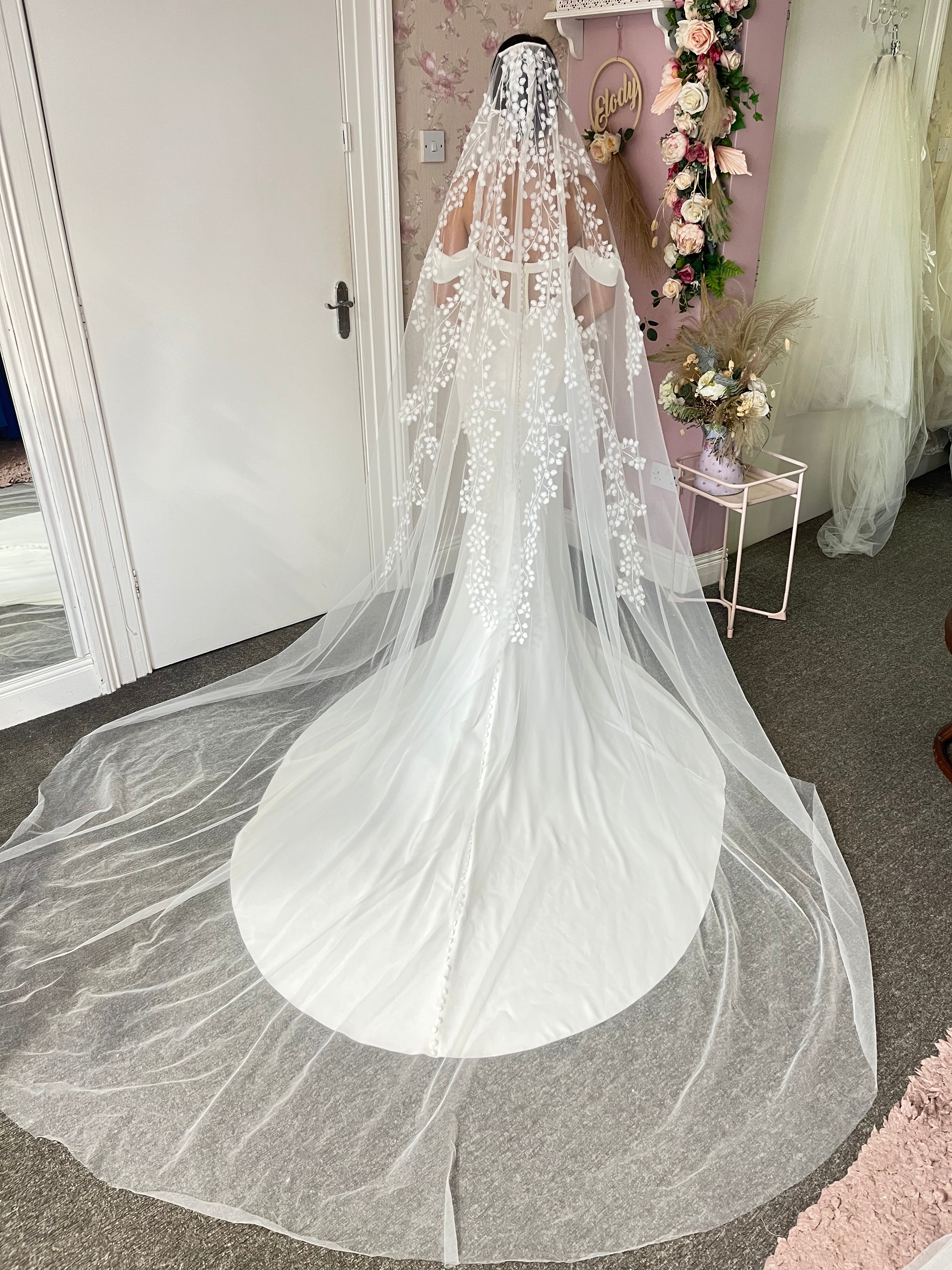 Madison James Leaf Veil – Elody Bride