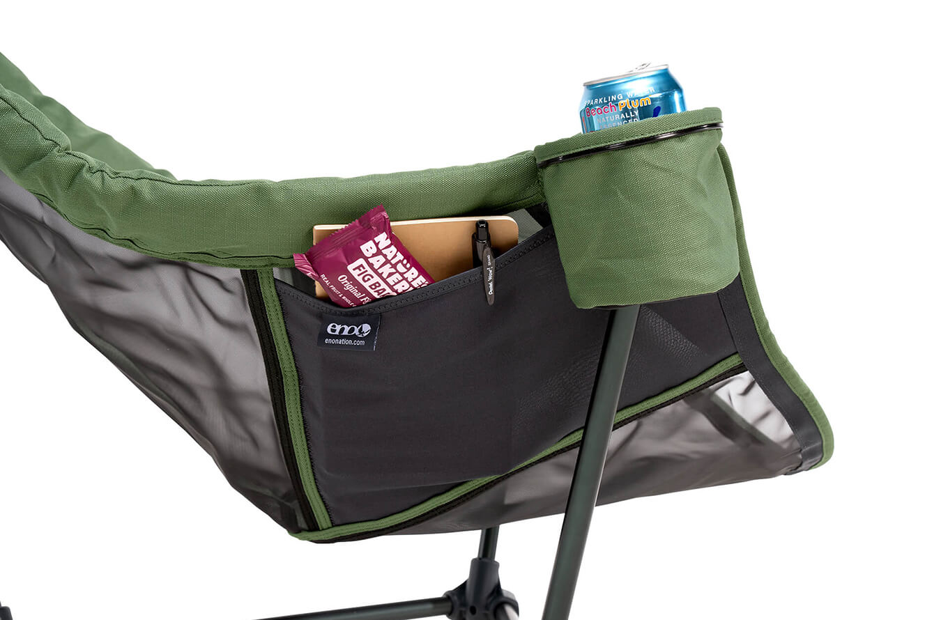 Image and copy depicting integrated drink holder and convenient pockets 