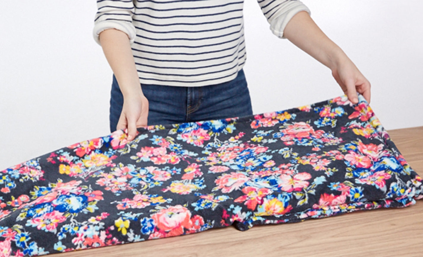 How To Fold The Fleece Travel Blanket Vera Bradley