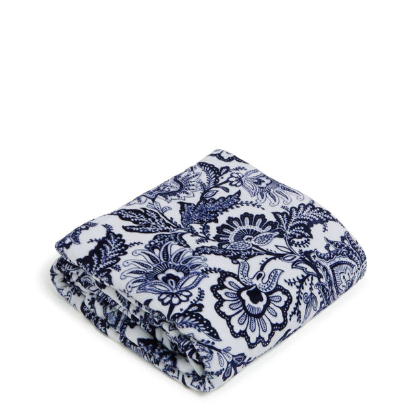 Vera Bradley Oversized Throw Blanket in Java Navy & White Blue/White