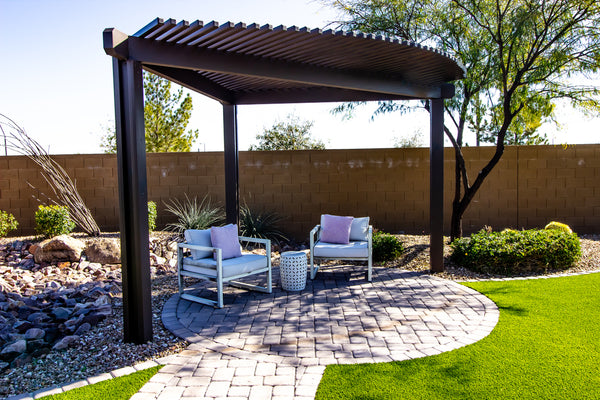 runde Terrasse mit Pergola