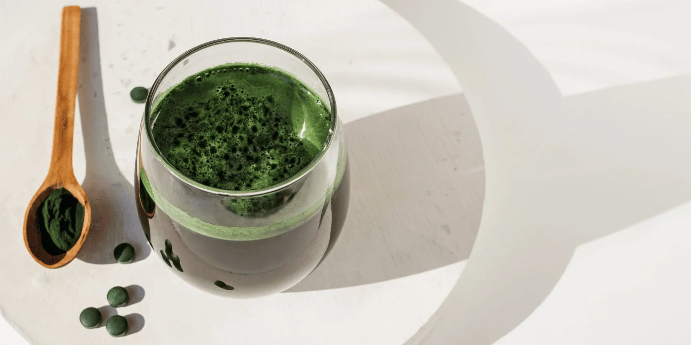 Chlorella– nährstoffreiche Mikroalge mit Chlorophyll, Vitaminen und Antioxidantien zur Unterstützung von Entgiftung, Energie und Immunsystem
