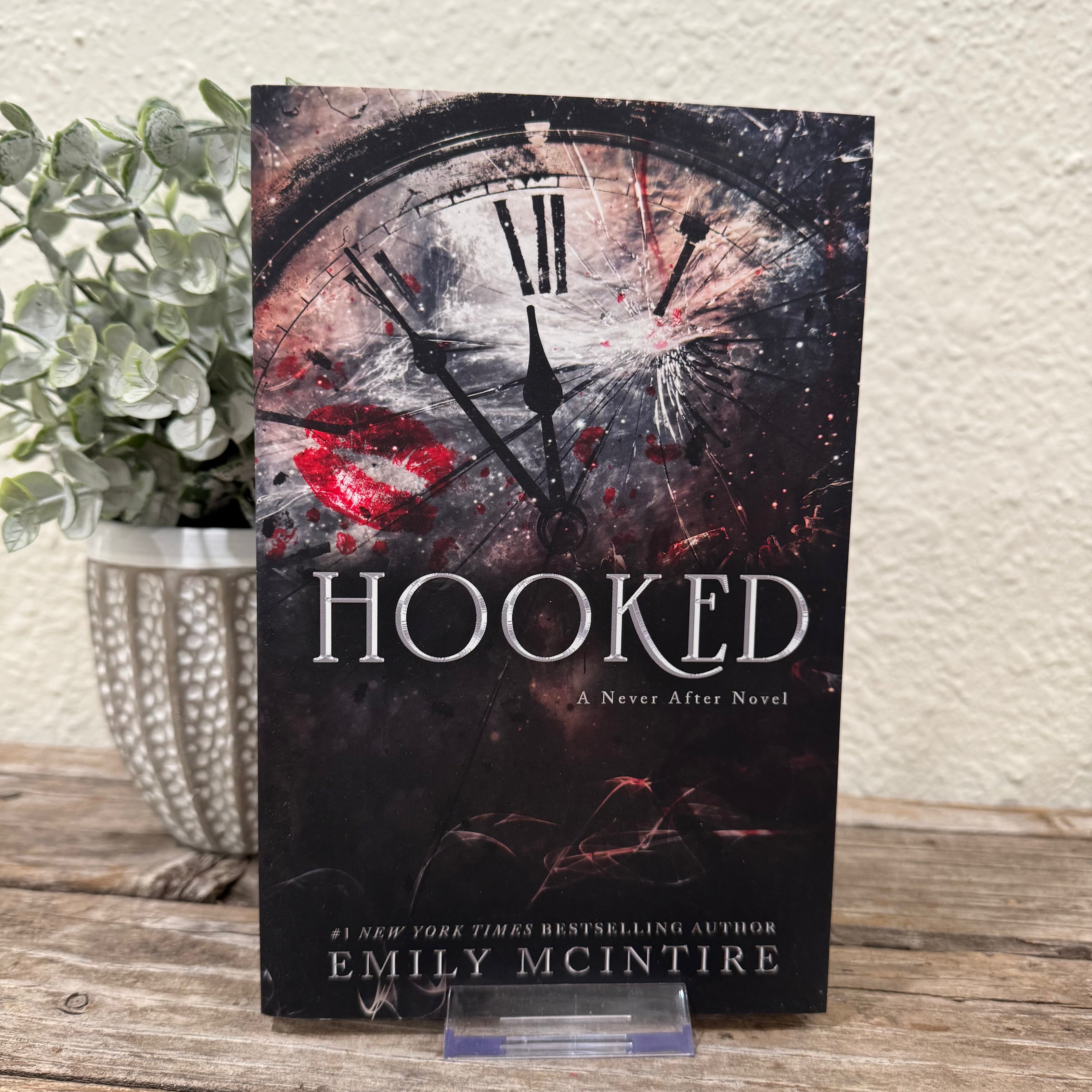 Hooked: Never After #1