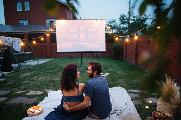 ideas for outdoor projector screen