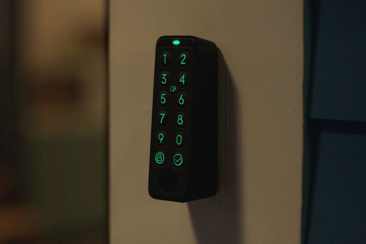 SwitchBot 指紋認証パット キーレス生活を実現するスマートキー