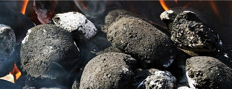 Cuál la diferencia entre carbón vegetal y briquetas?