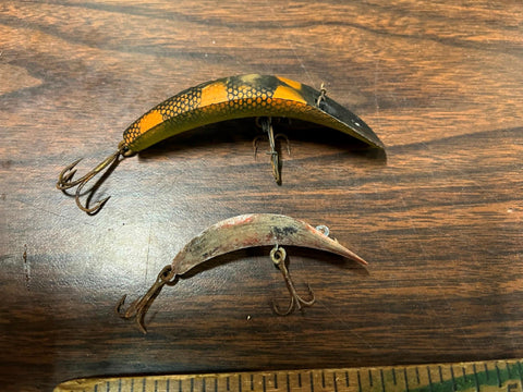 Vtg 1950s Pico Perch type Wooden Tiny Fishing Lure –