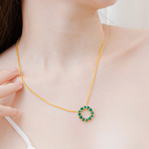 Glorie gold necklace set with Emerald