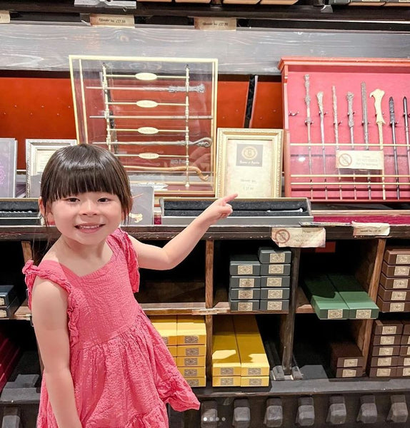 Exploring the Harry potter wands. Instagram picture by @josie_jjl