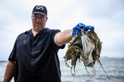 Einwegmasken Plastik Entsorgung im Meer - Naturkatastrophe 