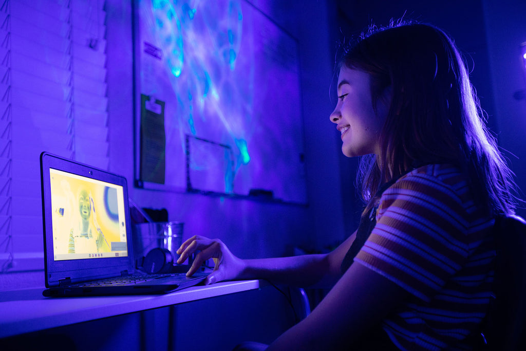 child using laptop with ark aurora light