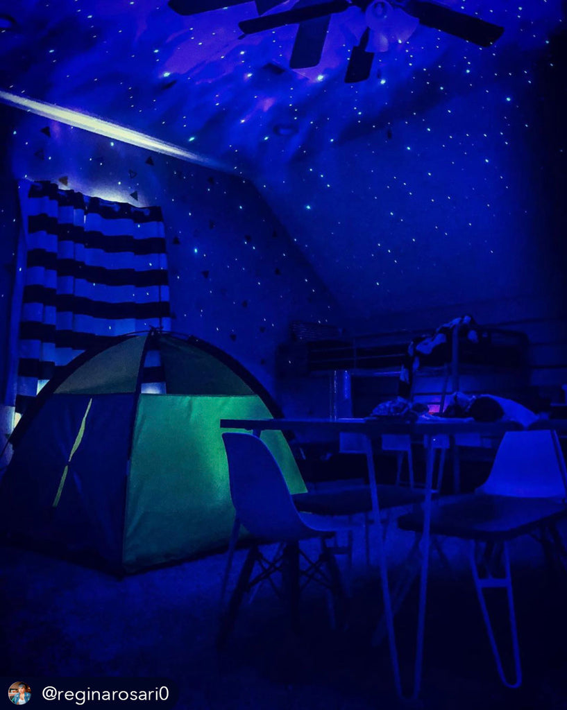 indoor camping with galaxy lights photographed by instagram user @reginaosari0