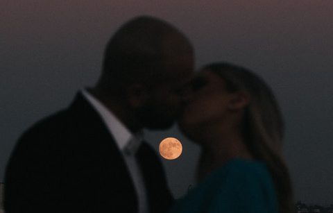 Moon kiss