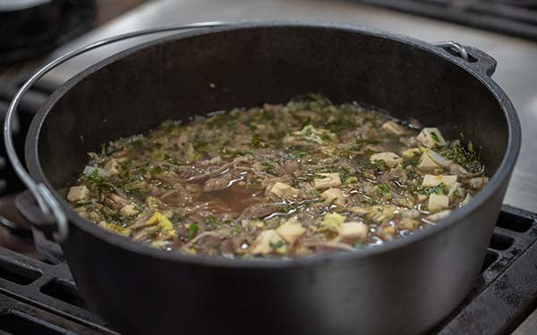 Sear beef slices in the pan, and then add sake, soy sauce and sugar. Taste for flavor balance. 