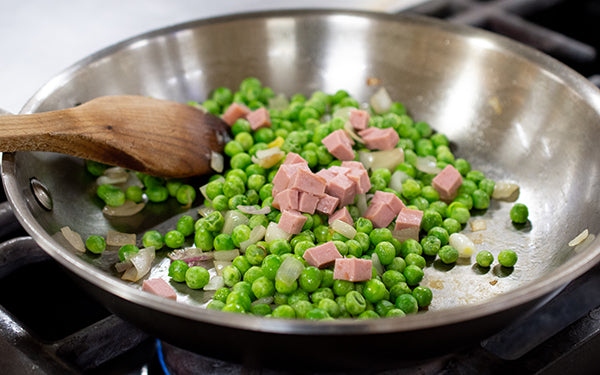 Heat olive oil in sauté pan over medium heat. Add shallots and sauté for about 2 minutes, or until tender but not browned. 