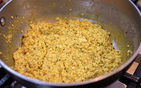 Put the milk in a cup and add the turmeric, nutritional yeast and kala namak and stir to combine.