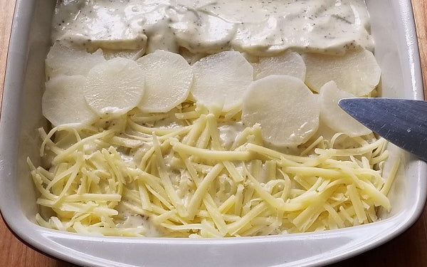 Place half of the sliced radish in one layer in a greased casserole dish. 