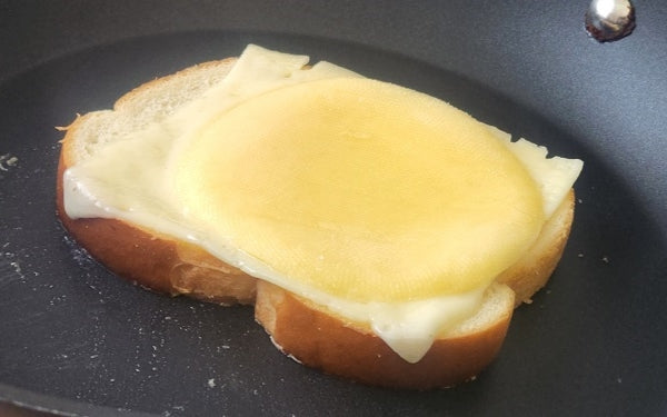 Imae of cheese on bread