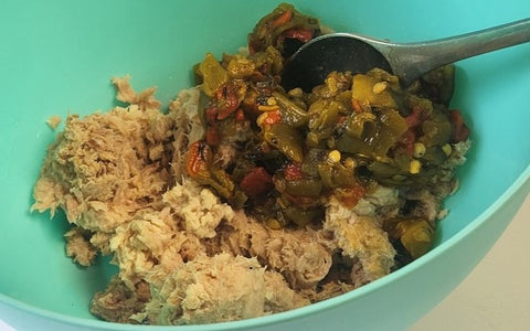 Image of combining tuna with Hatch Pepper blend