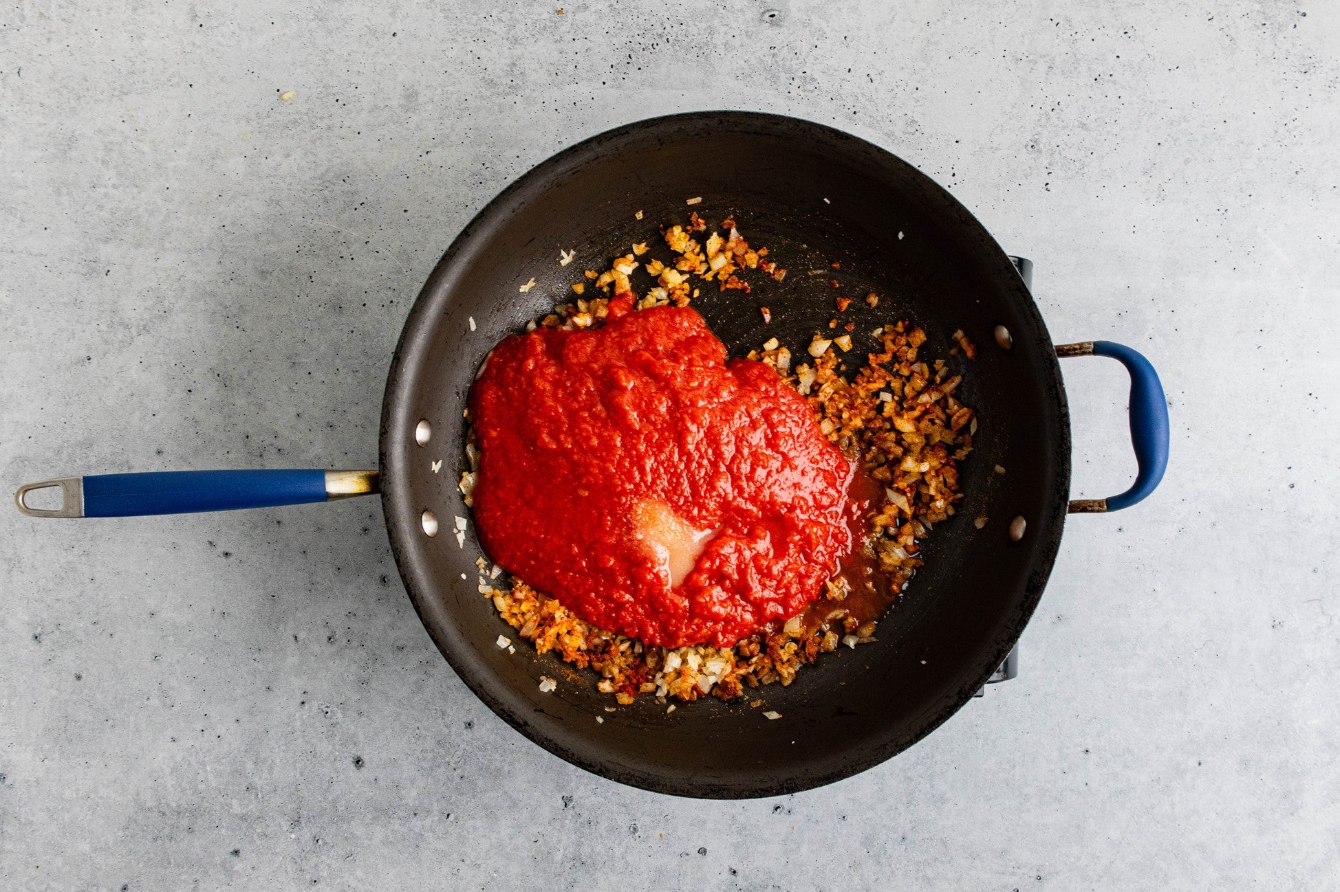 Image of tomato sauce preparation