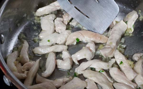 Image of Add chicken, garlic, ginger, pepper flakes and sauté for 1 minute