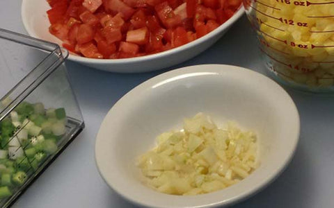 Image of Prepare onions, tomato, garlic and corn