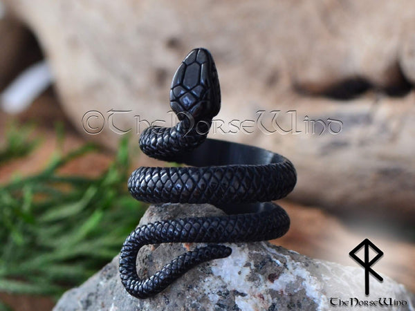Slithering Black Mamba Ring – Wyvern's Hoard
