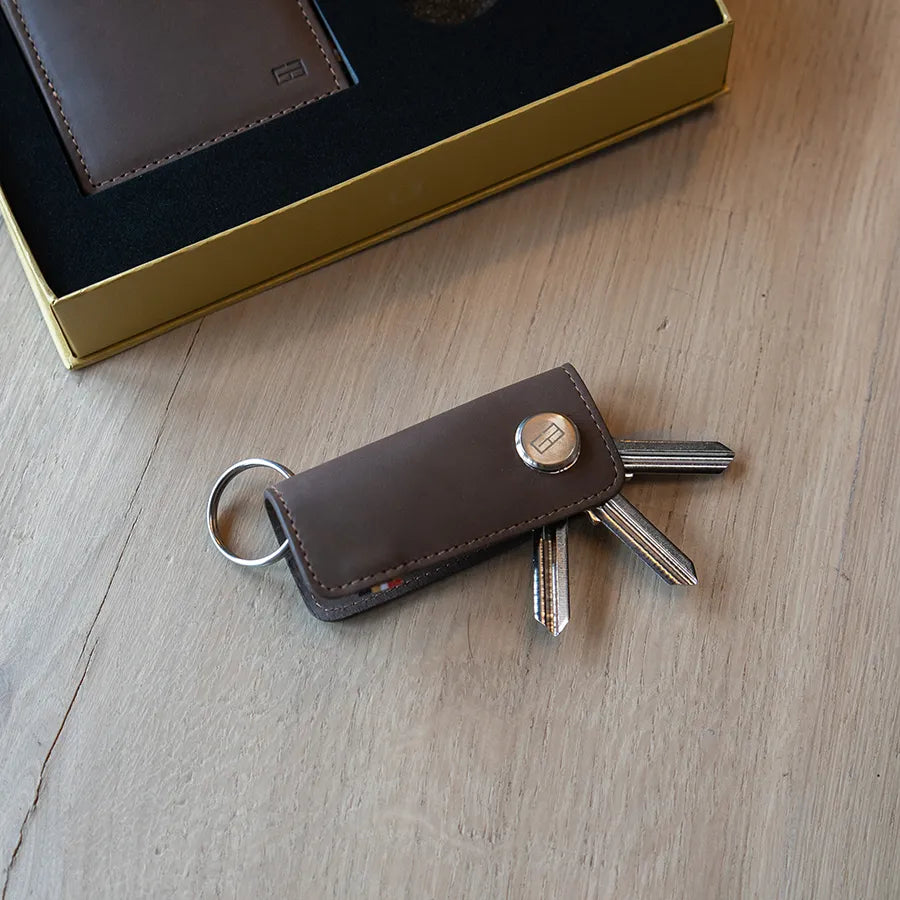 GARZINI Leather Key Holder, Key Organizer with Key Chain, Compact