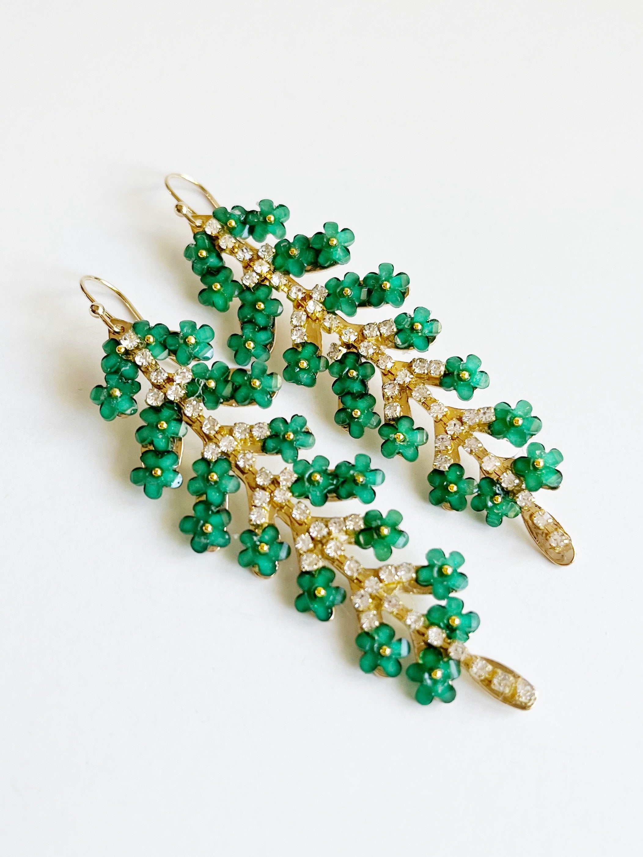 green-flower-leaf-dangle-earrings