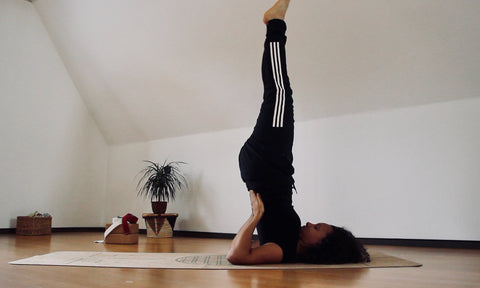 Schulterstand Yoga Pose