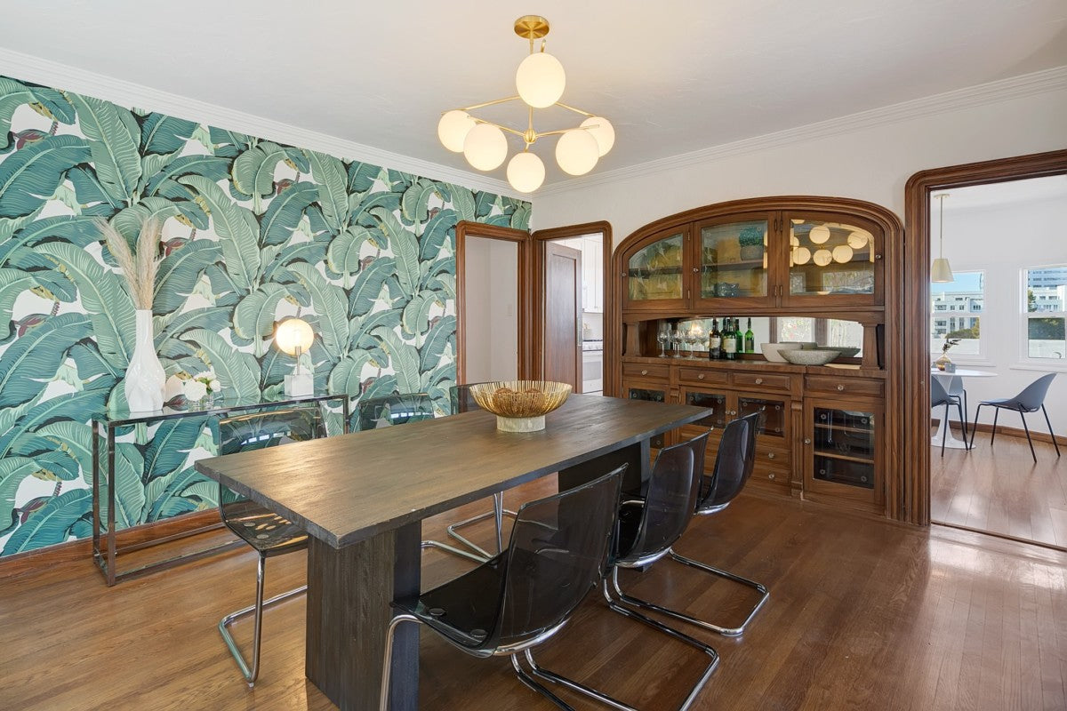 tropical wallpaper in the dining room