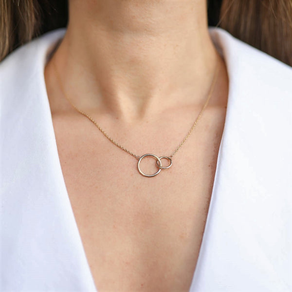 interlinking rings necklace