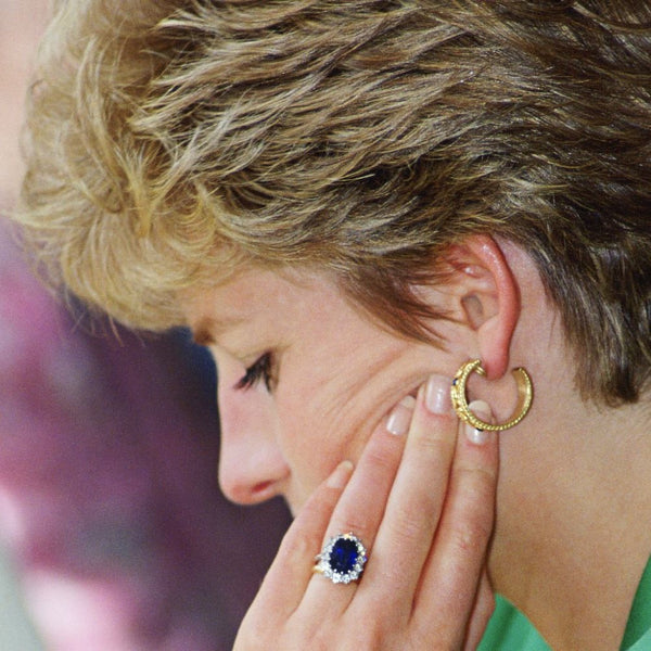 jewelry rings on hand of famous celebrity on red carpet Stock Photo - Alamy