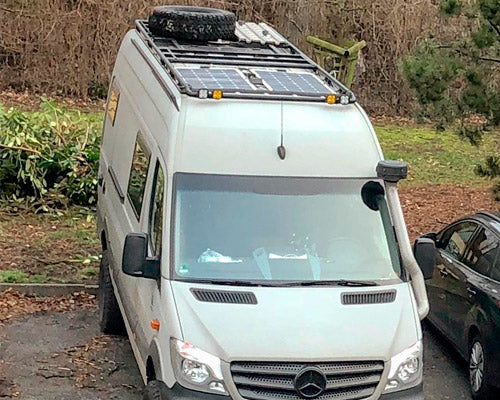 furgoneta camper con placas solares