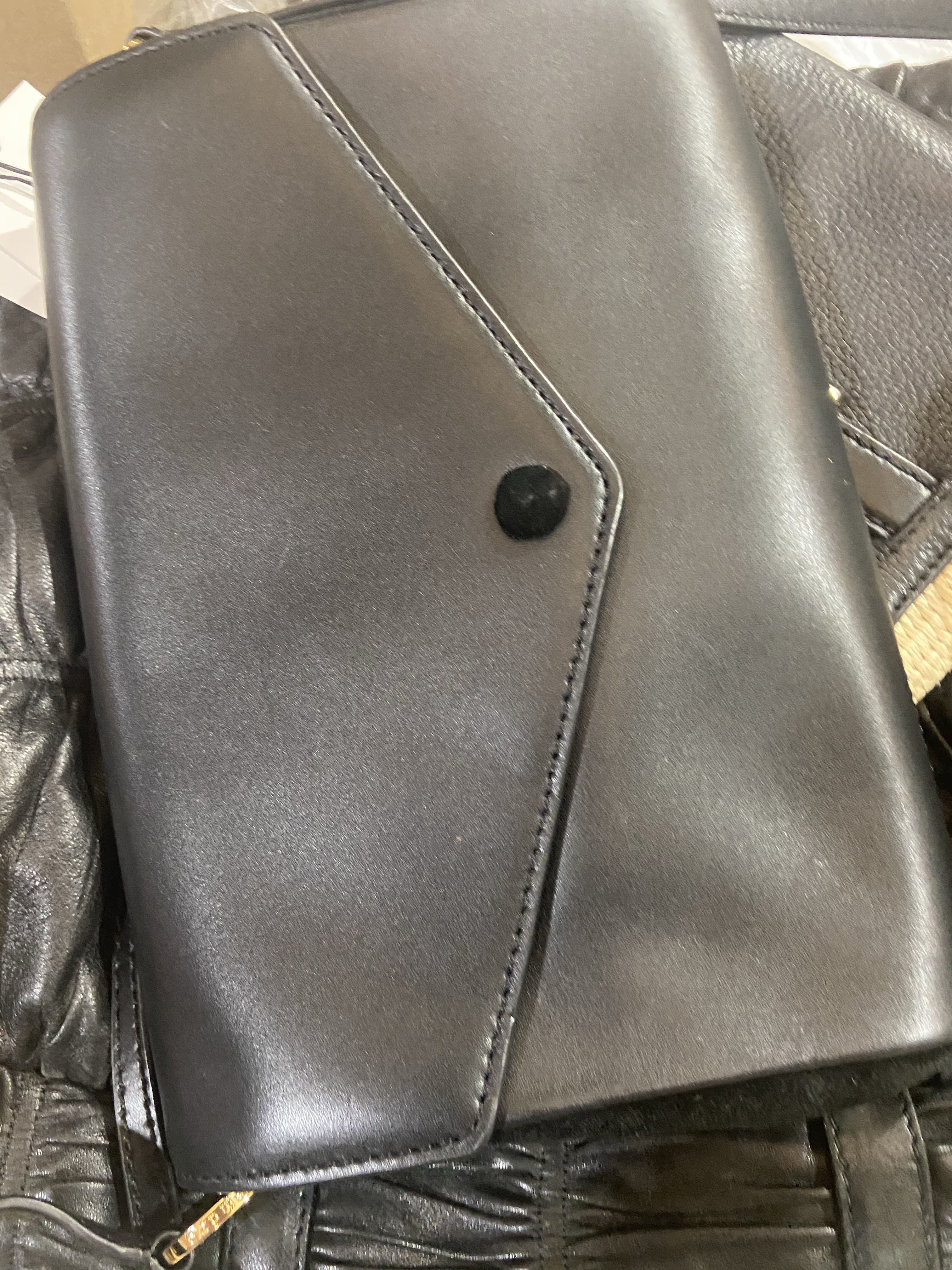 DESIGNER BAGS | gently used / pre loved | 10 pieces — JOMAR WHOLESALE