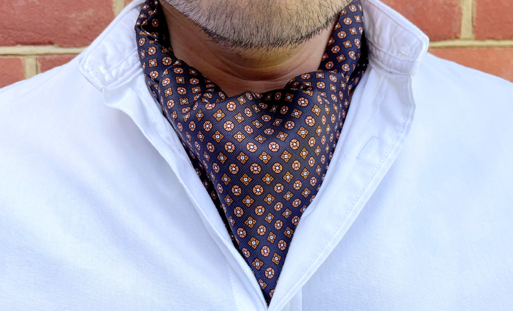 How to Tie an Ascot & Cravat 3 Ways + DO's & DON'Ts 