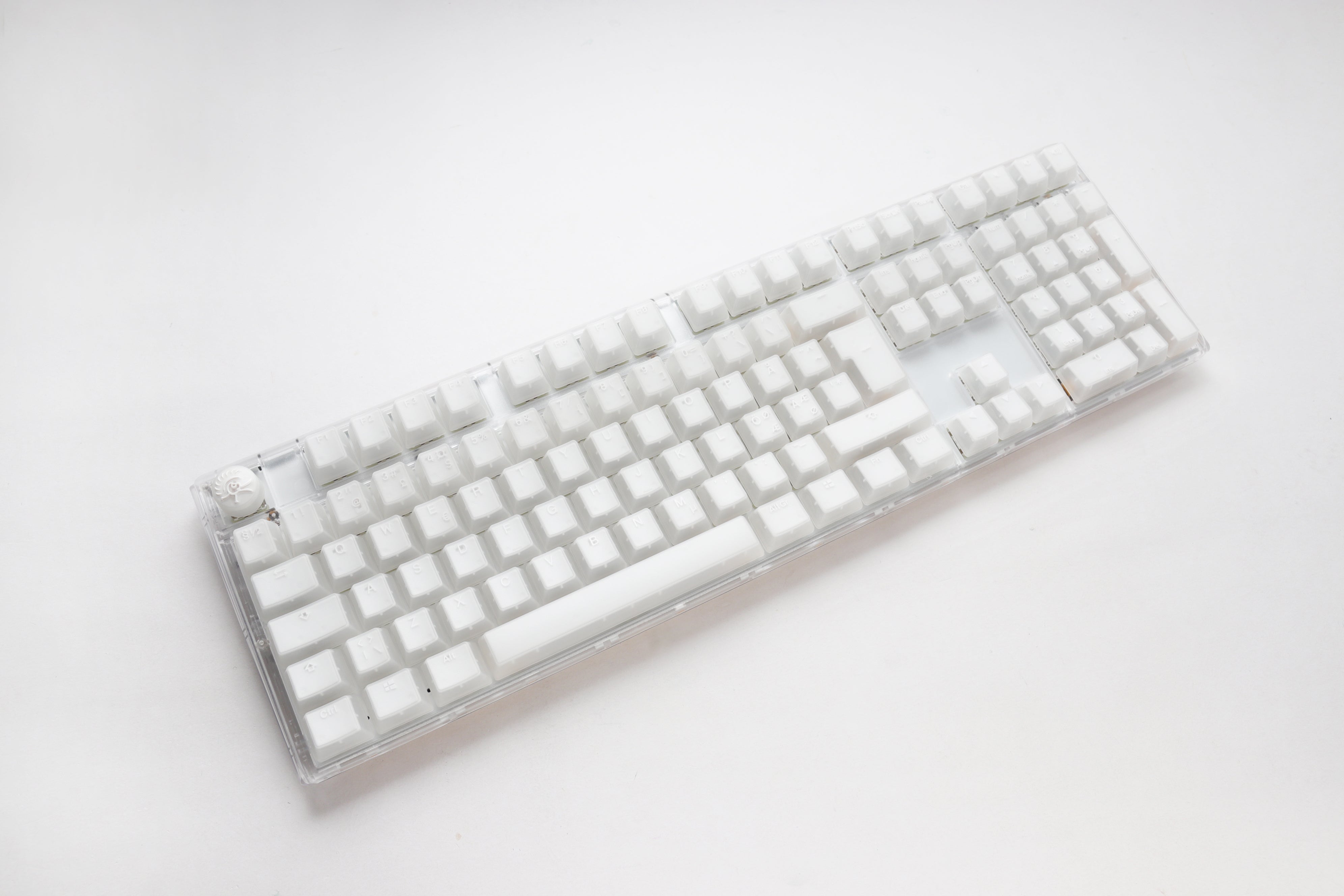 Se Ducky One 3 - Aura White Nordic - Fullsize - Cherry Silent Red- RGB hos Geek´d