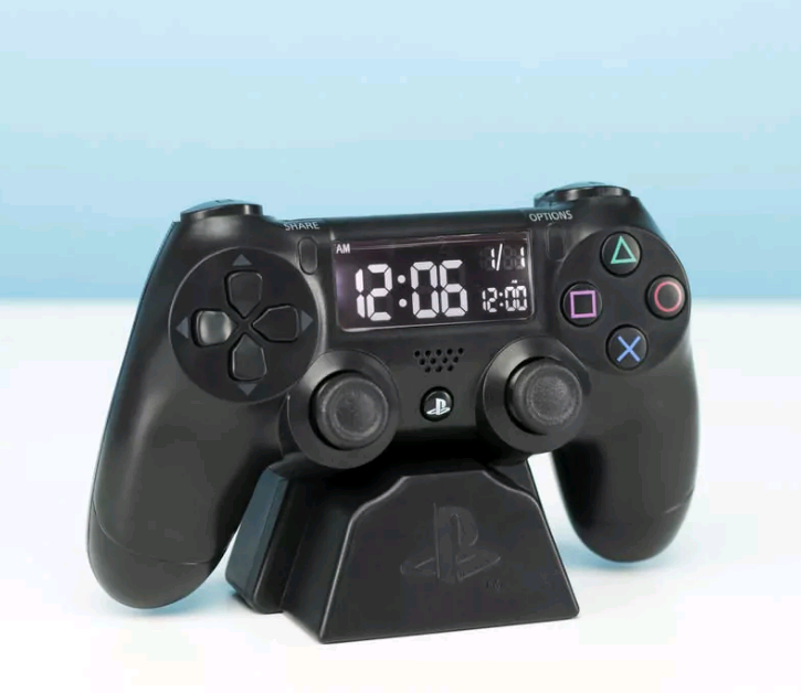 Se PlayStation Dualshock Alarm Clock hos Geek´d