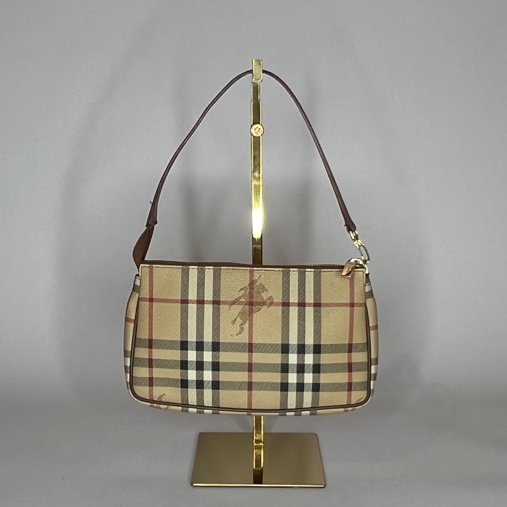 BURBERRY Pochette und Kosmetiktäschchen, - Handtaschen & Accessoires  2022/06/14 - Realized price: EUR 280 - Dorotheum