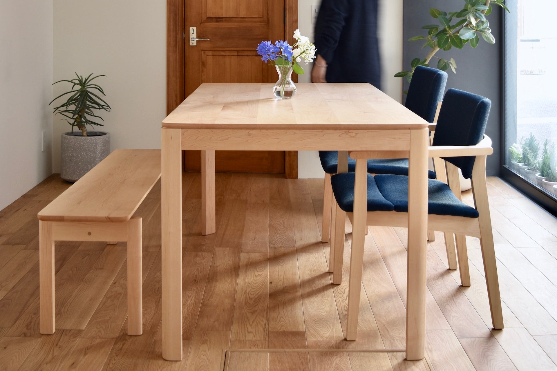 MIMOSA Dining Table | WELL | 豊かな暮らしをつくる国産オーダー