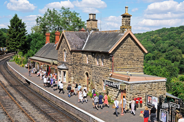 World War II evacuees on railway platform